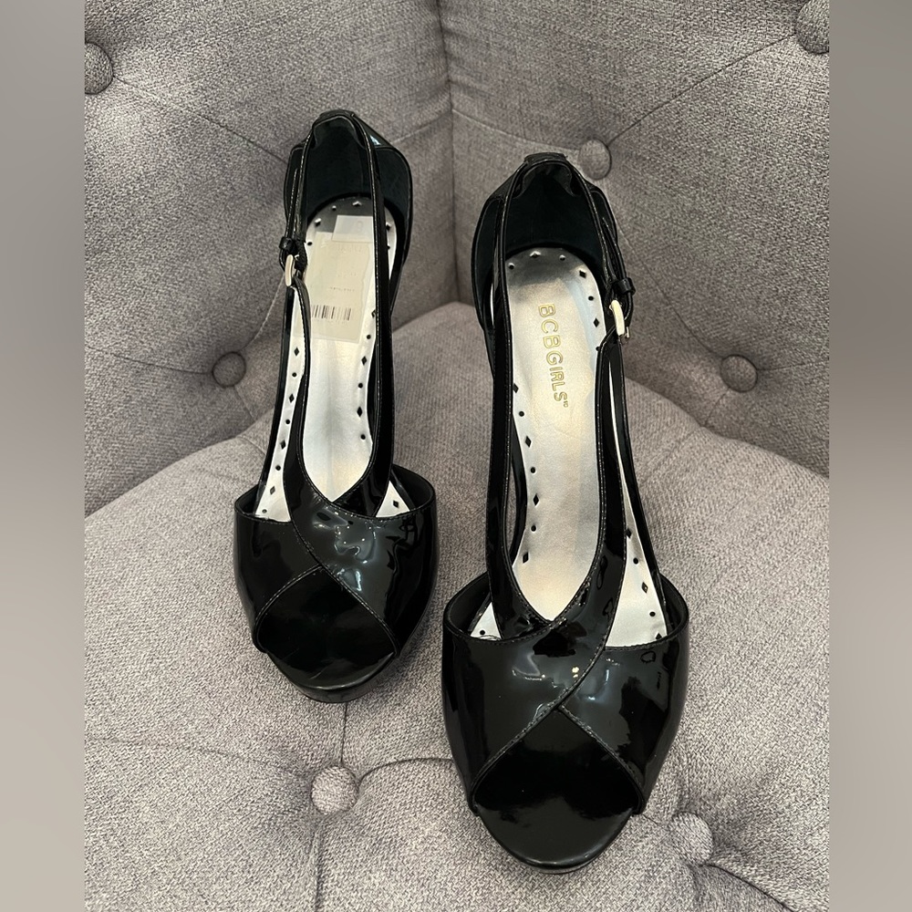 BCBG sexy black patent leather sandal heels size 9